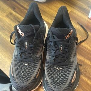 Hoka one Clifton 9 women’s Black and Gold shoe size 9